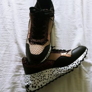 (Worn once) Steve Madden Platform Sneaker